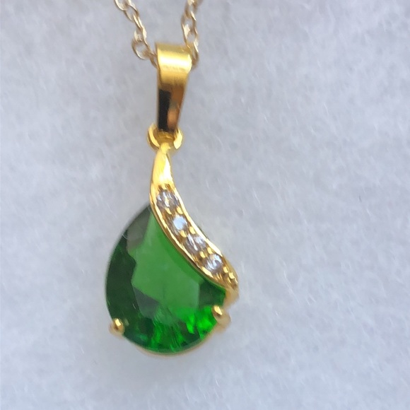 Gold/Emerald Green Pendant Set - Picture 8 of 9
